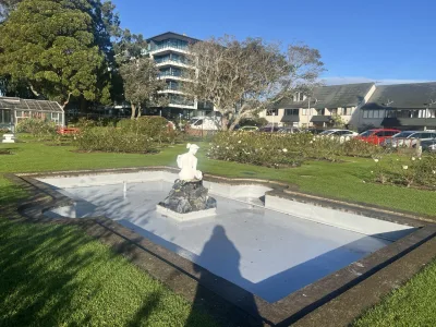 Statue 2